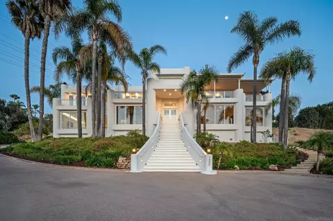 7402 Cadencia St, Carlsbad, CA 92009