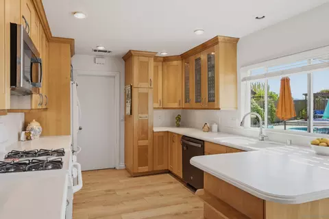 Kitchen - 13650 Ahwahnee Way, Poway, CA 92064 photo 2 of 3