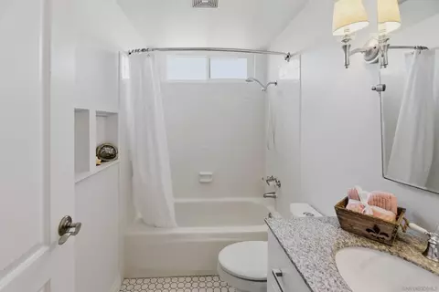 Bath - 13650 Ahwahnee Way, Poway, CA 92064 photo 1 of 2