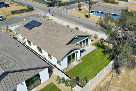 View/Area - 2 W Pine St, Altadena, CA 91001 photo 2 of 3