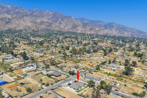 View/Area - 2 W Pine St, Altadena, CA 91001 photo 3 of 3