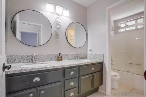 Bath - 473 Avenida Canora, Oceanside, CA 92057 photo 5 of 8