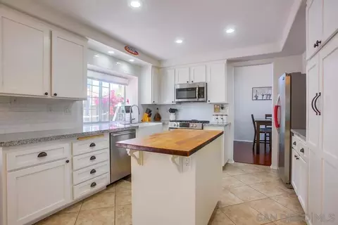 Kitchen - 473 Avenida Canora, Oceanside, CA 92057 photo 2 of 7