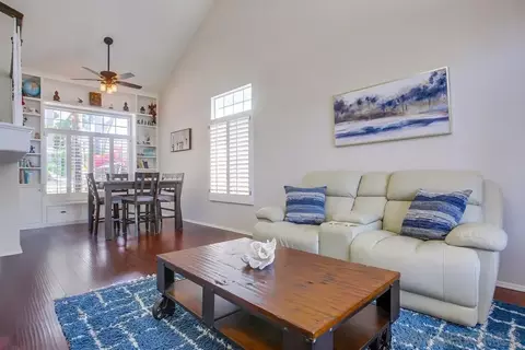 Living - 473 Avenida Canora, Oceanside, CA 92057 photo 2 of 6