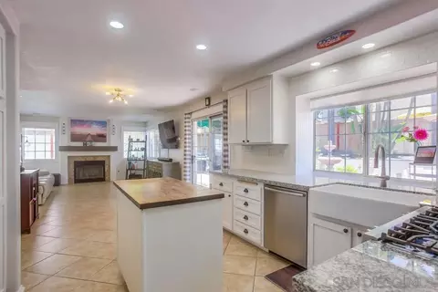 Kitchen - 473 Avenida Canora, Oceanside, CA 92057 photo 7 of 7