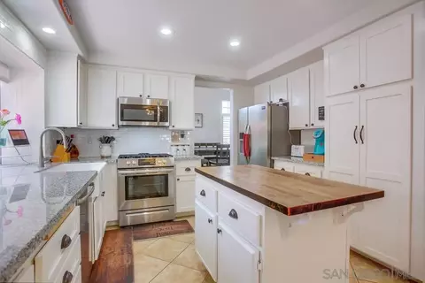 Kitchen - 473 Avenida Canora, Oceanside, CA 92057 photo 3 of 7