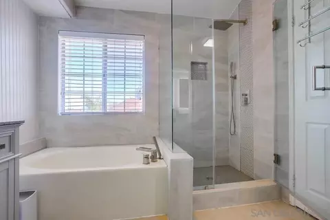Bath - 473 Avenida Canora, Oceanside, CA 92057 photo 2 of 8