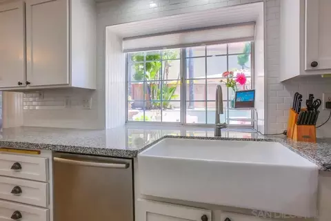 Kitchen - 473 Avenida Canora, Oceanside, CA 92057 photo 5 of 7