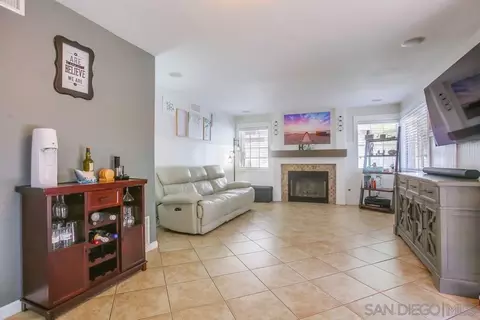 Living - 473 Avenida Canora, Oceanside, CA 92057 photo 5 of 6