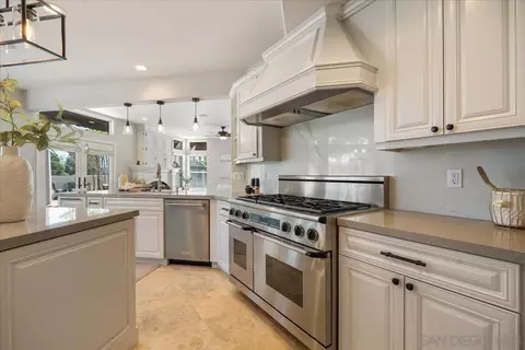Kitchen - 16879 Saint Andrews, Poway, CA 92064 photo 4 of 7