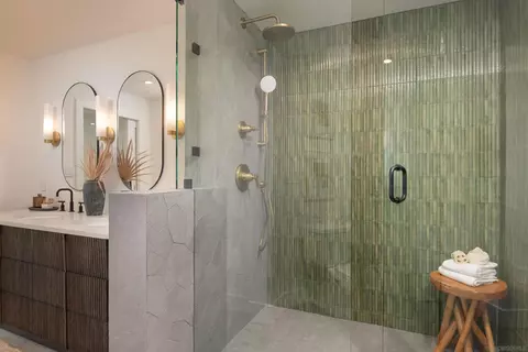 Bath - 3940 Gresham St #251, San Diego, CA 92109 photo 3 of 4