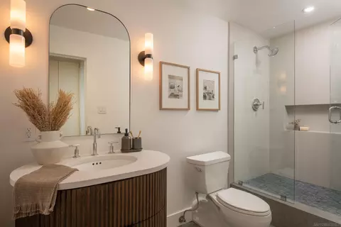 Bath - 3940 Gresham St #251, San Diego, CA 92109 photo 4 of 4
