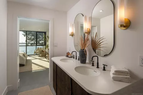 Bath - 3940 Gresham St #251, San Diego, CA 92109 photo 1 of 4