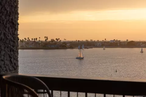 View/Area - 3940 Gresham St #251, San Diego, CA 92109 photo 4 of 13