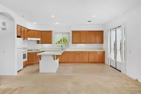 Kitchen - 31305 Gleneagles, Temecula, CA 92591 photo 3 of 4