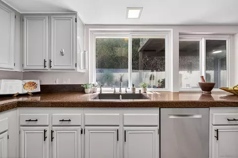 Kitchen - 2944 Cottingham St, Oceanside, CA 92054 photo 3 of 4