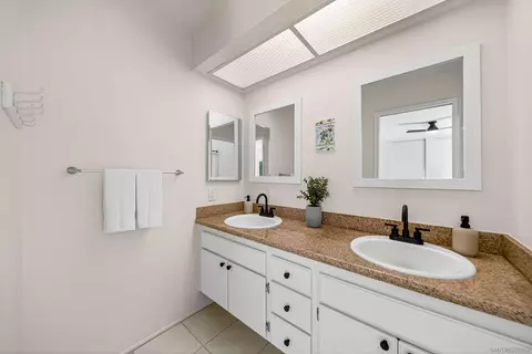 Bath - 2944 Cottingham St, Oceanside, CA 92054 photo 2 of 4