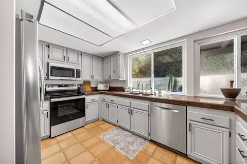 Kitchen - 2944 Cottingham St, Oceanside, CA 92054 photo 2 of 4