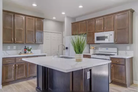 Kitchen - 3967-3969 Rogers Rd, Spring Valley, CA 91977 photo 3 of 5