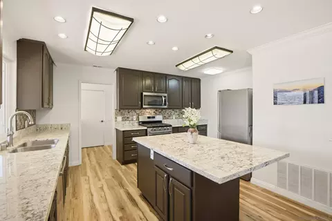 Kitchen - 28221 Stonington Way, Escondido, CA 92026 photo 3 of 4