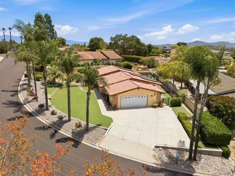 View/Area - 28221 Stonington Way, Escondido, CA 92026 photo 4 of 10
