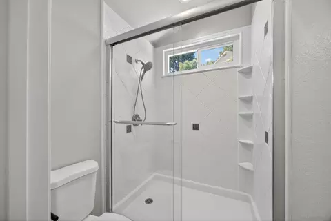 Bath - 2409 Pimlico Pl, Alpine, CA 91901 photo 2 of 3
