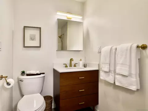 Bath - 1418 York Dr, Vista, CA 92084 photo 3 of 6