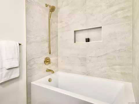 Bath - 1418 York Dr, Vista, CA 92084 photo 4 of 6