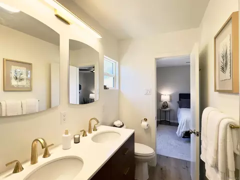 Bath - 1418 York Dr, Vista, CA 92084 photo 2 of 6