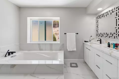Bath - 1223 Burris Dr, El Cajon, CA 92019 photo 3 of 7