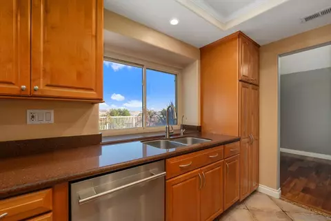 Kitchen - 10117 Diamond Head Ct, Spring Valley, CA 91977 photo 3 of 4