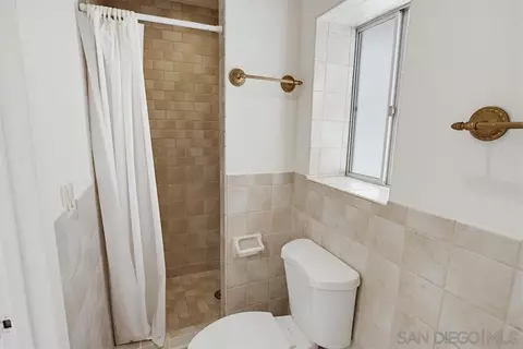 Bath - 308 Leeann Ln, Encinitas, CA 92024 photo 7 of 9