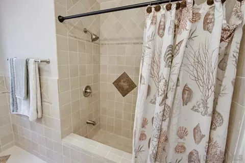 Bath - 308 Leeann Ln, Encinitas, CA 92024 photo 2 of 9
