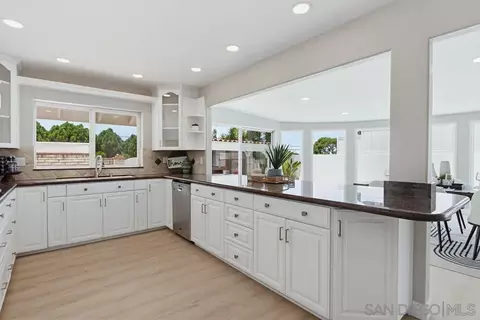 Kitchen - 308 Leeann Ln, Encinitas, CA 92024 photo 4 of 7