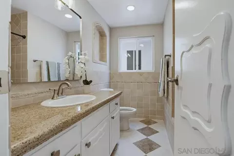Bath - 308 Leeann Ln, Encinitas, CA 92024 photo 1 of 9