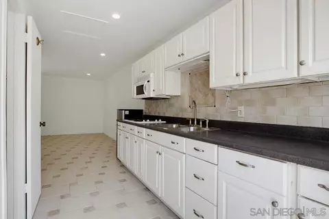 Kitchen - 308 Leeann Ln, Encinitas, CA 92024 photo 6 of 7