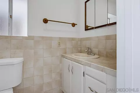 Bath - 308 Leeann Ln, Encinitas, CA 92024 photo 6 of 9