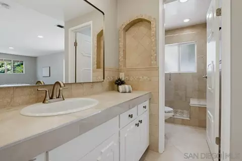 Bath - 308 Leeann Ln, Encinitas, CA 92024 photo 4 of 9