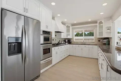 Kitchen - 308 Leeann Ln, Encinitas, CA 92024 photo 3 of 7