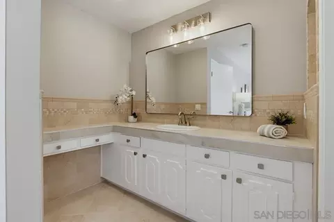 Bath - 308 Leeann Ln, Encinitas, CA 92024 photo 3 of 9