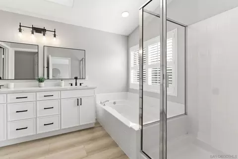 Bath - 1734 Kyrsten Ter, Alpine, CA 91901 photo 2 of 4