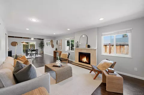7961 Beaver Lk, San Diego, CA 92119