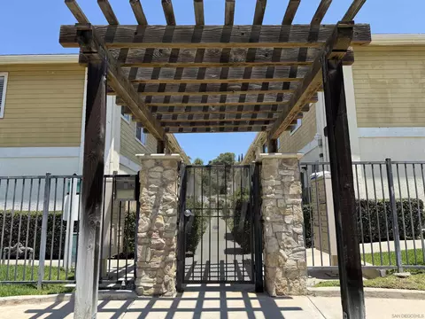 9220 Kenwood #F, Spring Valley, CA 91977