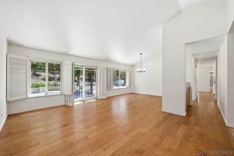 Living - 16490 Bridlewood, Poway, CA 92064 photo 2 of 5