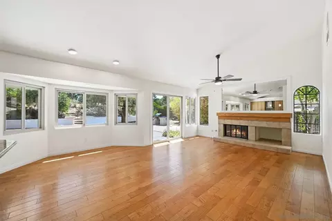 Living - 16490 Bridlewood, Poway, CA 92064 photo 4 of 5