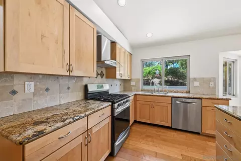 Kitchen - 16490 Bridlewood, Poway, CA 92064 photo 2 of 4