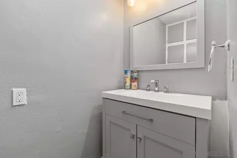 Bath - 3562 S Mission Rd, Fallbrook, CA 92028 photo 5 of 5