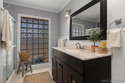 Bath - 3562 S Mission Rd, Fallbrook, CA 92028 photo 1 of 5