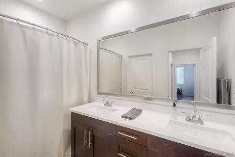 Bath - 4134 Vela Way, Oceanside, CA 92057 photo 2 of 5
