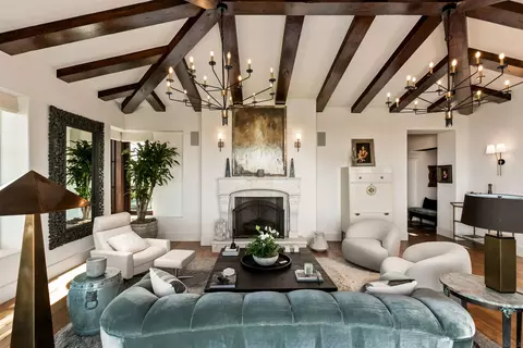 Living - 5833 Rutgers Rd, La Jolla, CA 92037 photo 5 of 6